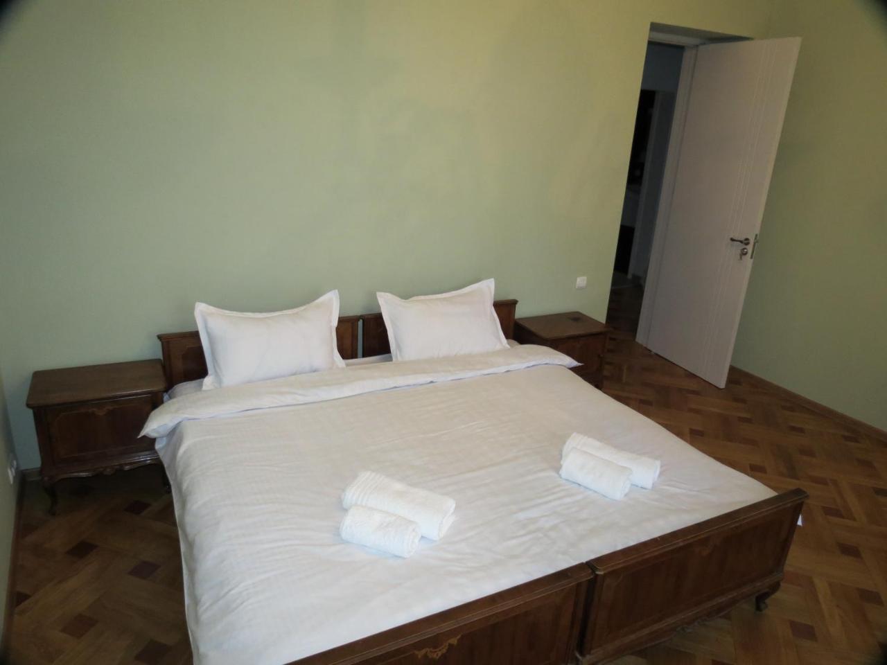 Three Rooms Apartment Tbilisi Esterno foto