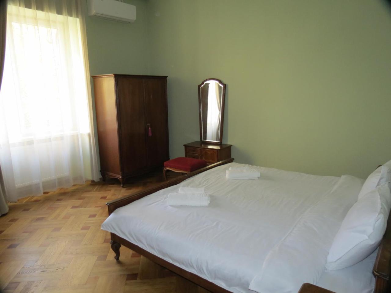 Three Rooms Apartment Tbilisi Esterno foto