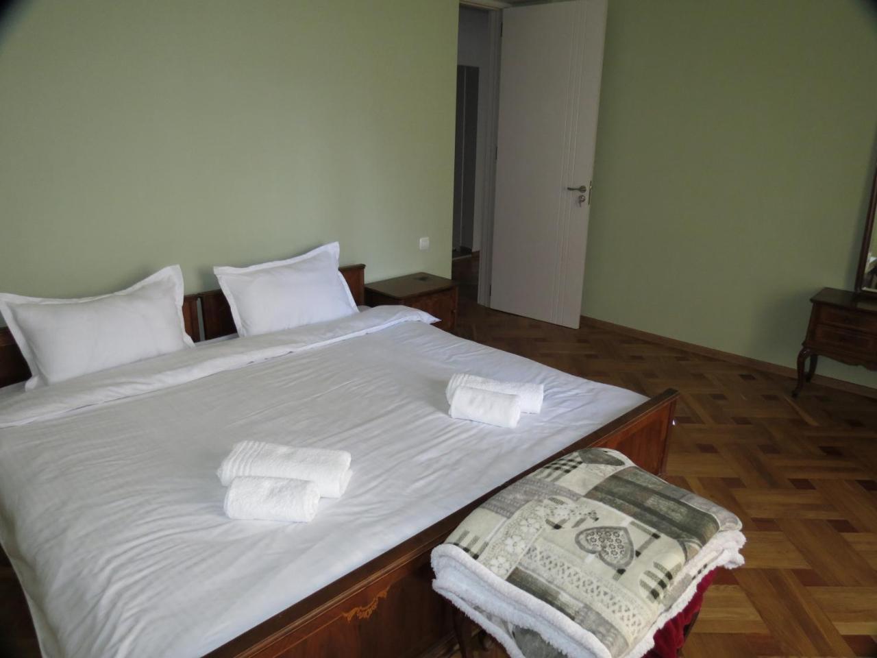 Three Rooms Apartment Tbilisi Esterno foto
